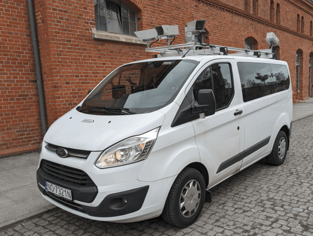 Pojazd z wyposażeniem do wykonywania dokumentacji fotograficznej i zbierania danych